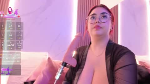 Snapshot of juicy_led_ chatting on March 6, 5:33 pm Juicy online show from March 6, 5:33 pm