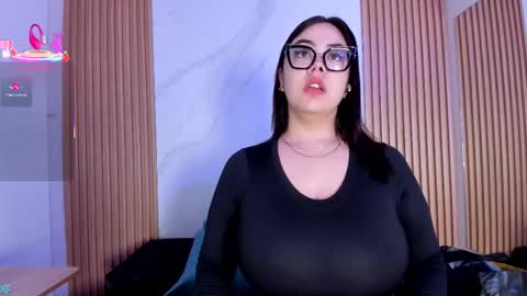 Snapshot of juicy_led_ chatting on September 18, 11:03 am Juicy online show from September 18, 11:03 am