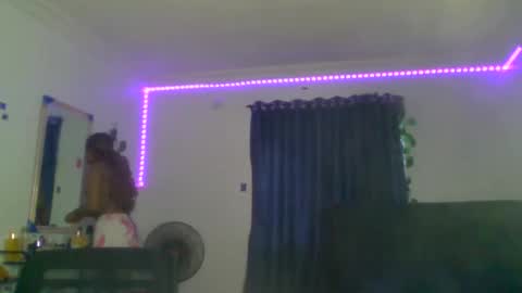 Snapshot of juicy_pussy1122 chatting on October 14, 8:17 am Emily online show from October 14, 8:17 am