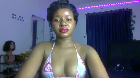 Snapshot of juicy_pussy1122 chatting on October 18, 6:50 am Emily online show from October 18, 6:50 am