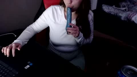 Snapshot of juicymomma1223 chatting on January 14, 4:25 am juicymomma1223 online show from January 14, 4:25 am