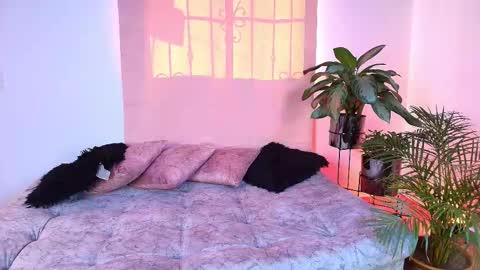 Jules and Gia online show from November 9, 8:44 pm