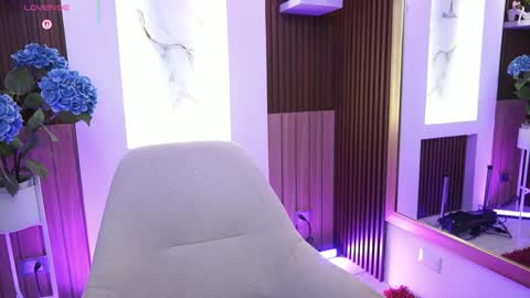 Jules Bennett online show from April 4, 12:12 pm