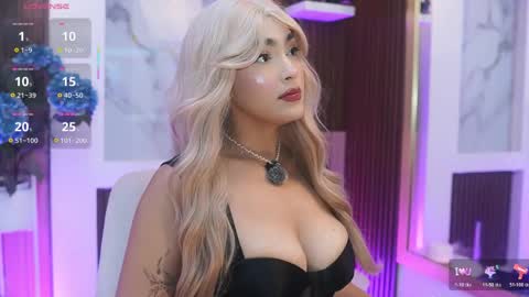 Jules Bennett online show from April 11, 12:20 pm