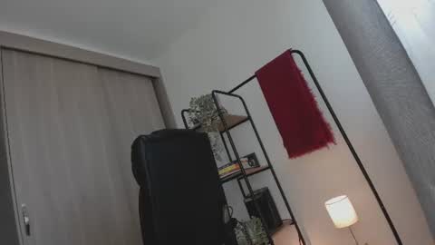 Juli Modelo Independiente online show from July 22, 5:48 pm