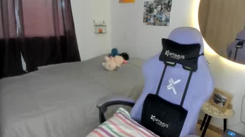 juli_santos_22 online show from March 11, 12:30 pm