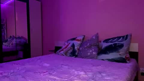 julia_charm online show from March 26, 4:34 pm