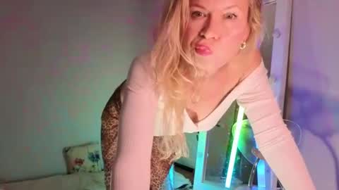 julia_giulia online show from September 14, 9:27 pm