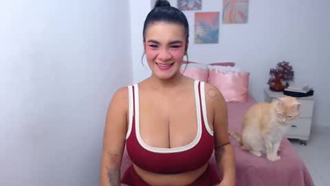 Snapshot of julia_gray_ chatting on October 19, 7:35 am julia online show from October 19, 7:35 am