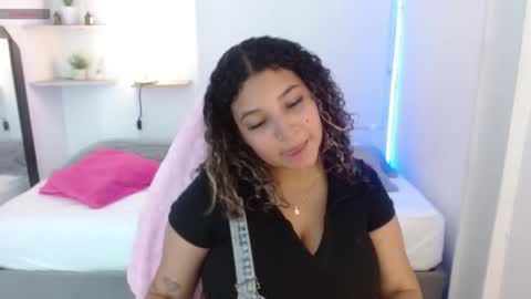 Snapshot of juliabust1 chatting on September 24, 12:23 pm Julia online show from September 24, 12:23 pm