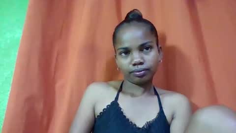 juliah02 online show from April 15, 3:21 am