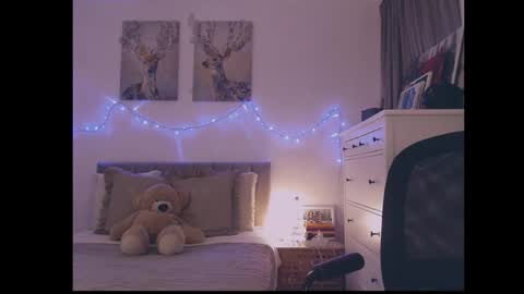 julialiones online show from March 10, 4:55 pm