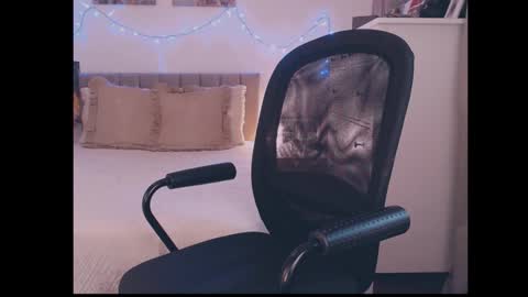 julialiones online show from October 7, 2:02 pm