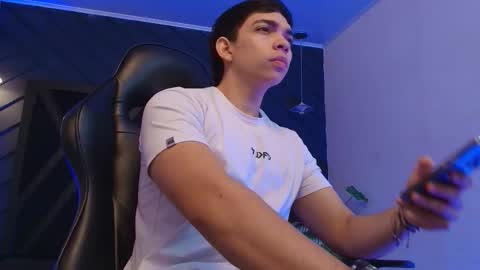 JULIAN  online show from March 3, 11:28 am