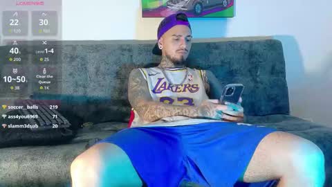 Julian independent model online show from December 15, 4:30 am