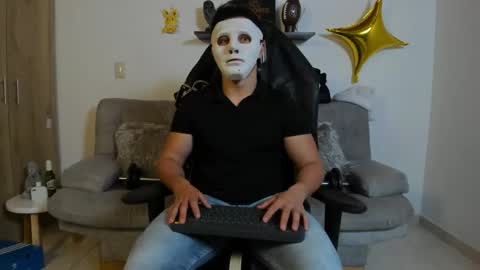 julian_wallace online show from October 30, 7:25 pm