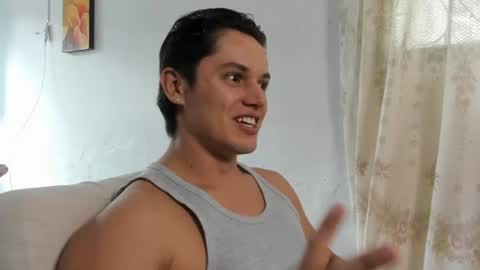 julian_wallace1 online show from June 22, 1:07 pm
