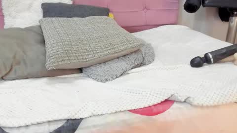 Juliana online show from February 10, 2:42 pm