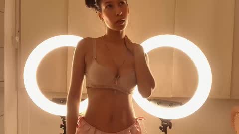 Juli  online show from December 3, 12:06 pm