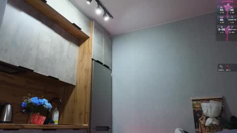 julidropp online show from February 7, 6:13 pm