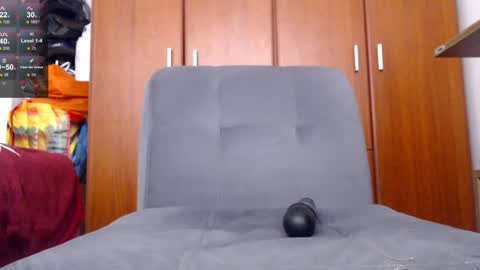 Snapshot of julie_autmn_ chatting on January 23, 5:52 pm yules online show from January 23, 5:52 pm