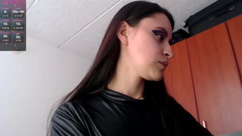 Snapshot of julie_autmn_ chatting on January 31, 5:32 pm yules online show from January 31, 5:32 pm