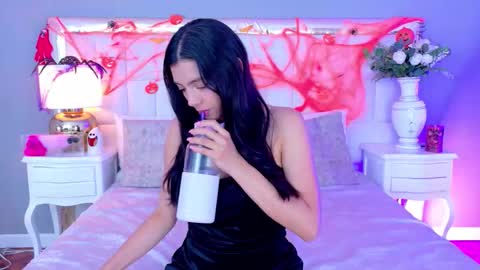 Juliet Bennet online show from October 30, 4:35 am