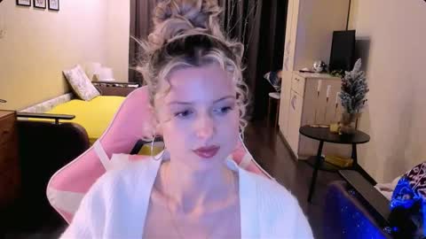 Julie online show from November 12, 1:46 pm