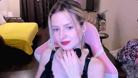 Julie online show from January 12, 3:52 pm