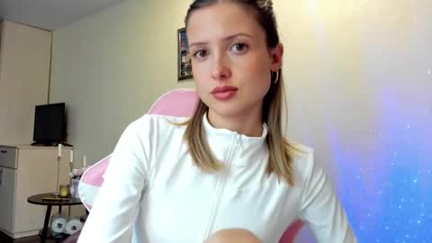 Julie online show from September 21, 1:15 pm