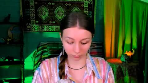 juliedaniel online show from November 18, 4:59 am