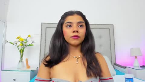 Julieehabubu online show from April 14, 9:40 pm