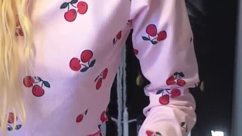 Julia online show from November 4, 12:56 am