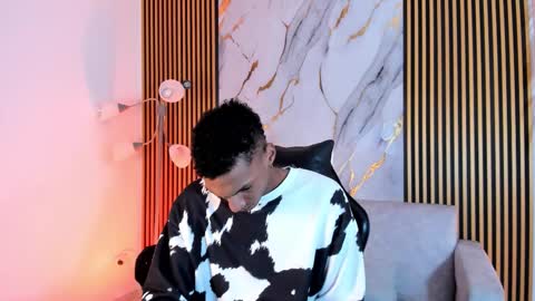 Snapshot of juliensaint_ chatting on October 3, 12:24 pm Julien online show from October 3, 12:24 pm