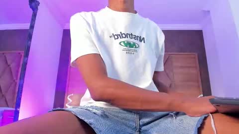 Snapshot of juliensaint_ chatting on October 12, 3:15 pm Julien online show from October 12, 3:15 pm