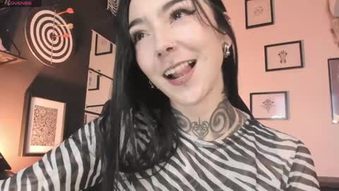 juliet_sourire online show from April 22, 12:56 pm