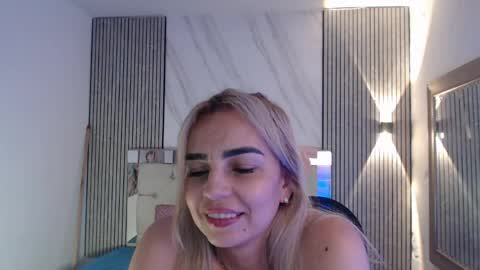 julieta__fox_ online show from April 14, 8:06 am