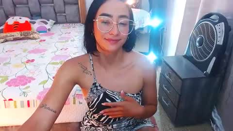 Snapshot of julieta_art1 chatting on February 13, 1:40 am julieta art1 online show from February 13, 1:40 am