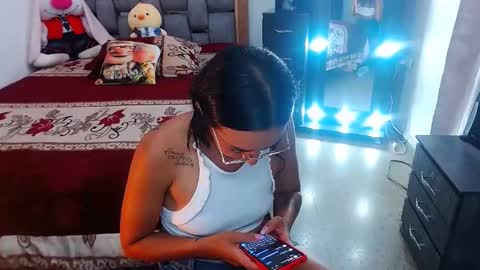 Snapshot of julieta_art1 chatting on March 11, 12:00 am julieta art1 online show from March 11, 12:00 am