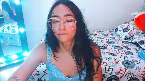 Snapshot of julieta_art1 chatting on October 5, 12:08 am julieta art1 online show from October 5, 12:08 am