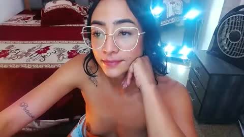 Snapshot of julieta_art1 chatting on February 19, 11:14 pm julieta art1 online show from February 19, 11:14 pm
