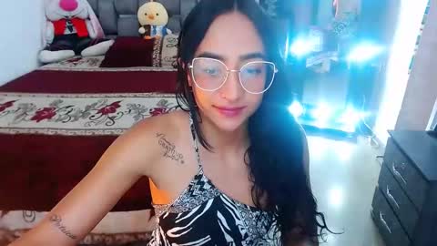 Snapshot of julieta_art1 chatting on March 11, 11:15 pm julieta art1 online show from March 11, 11:15 pm