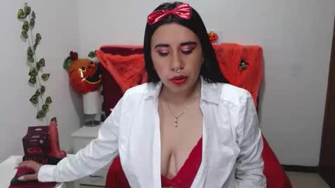 julieta_curvy69 online show from October 29, 12:29 pm