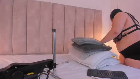 Snapshot of julieta_jane_ chatting on October 8, 4:29 am Julieta online show from October 8, 4:29 am