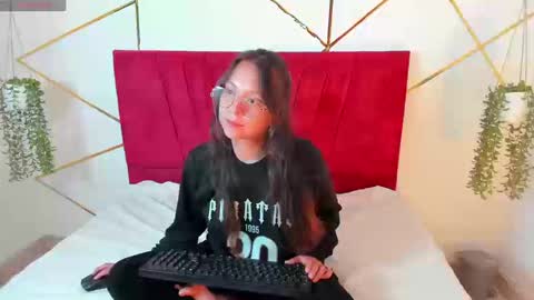 julieta_lein online show from January 7, 9:53 pm