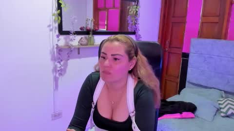 julieta_star69 online show from March 27, 7:37 pm