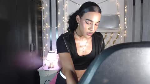 Snapshot of julieta_swet chatting on October 2, 3:05 am JULIETA online show from October 2, 3:05 am