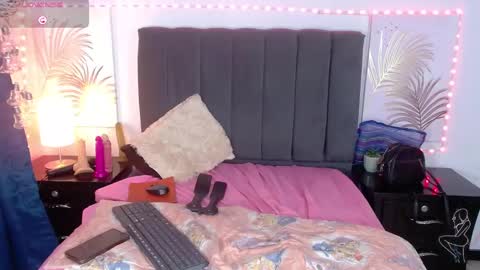 Snapshot of julietacollins06 chatting on February 5, 5:31 pm julietacollins06 online show from February 5, 5:31 pm