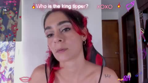 Snapshot of julietaserafelle chatting on December 2, 6:38 pm serafelle online show from December 2, 6:38 pm
