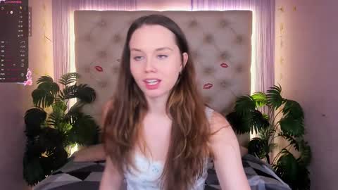 Snapshot of juliette_junson chatting on March 6, 8:30 am Julie online show from March 6, 8:30 am